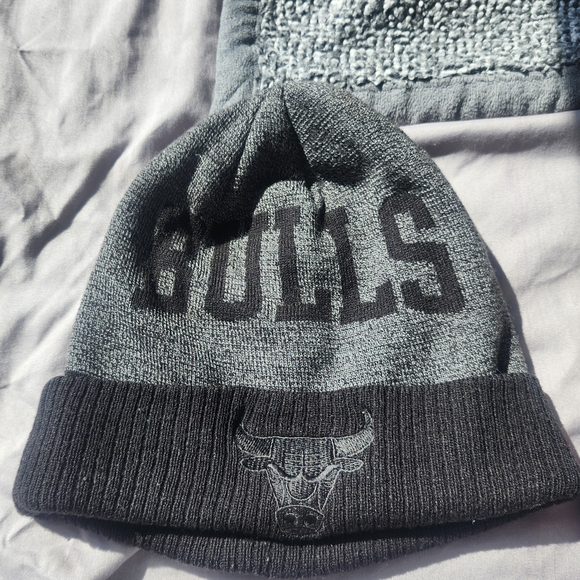 Mitchell & Ness Other - Mitchell & Ness Chicago Bulls Gray Two-Tone Knit Beanie